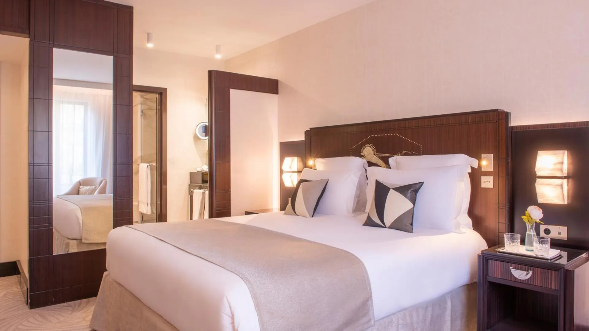 מלון L'hotel Du Collectionneur 5*