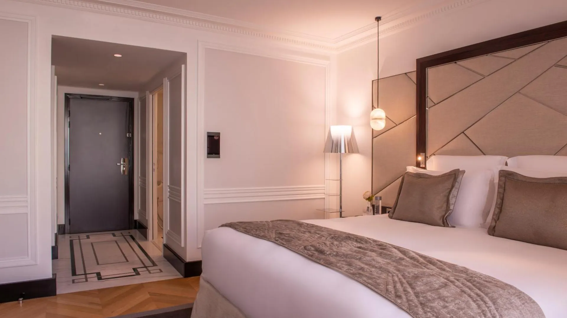 Du Collectionneur Hotel
